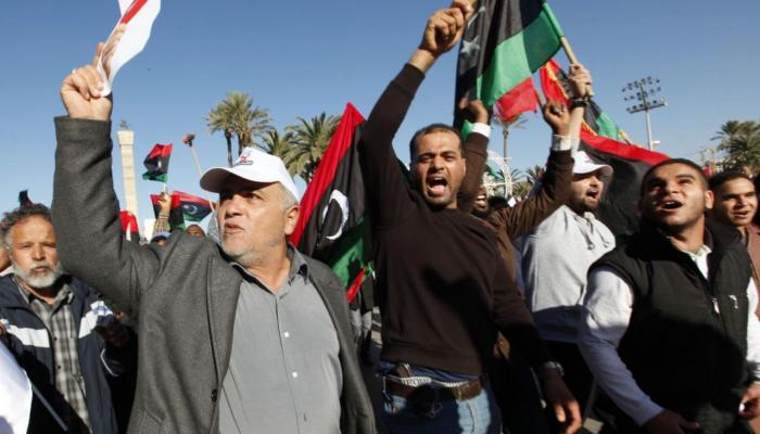 متظاهرون ضد الإخوان خلال احتجاج بطرابلس عام 2014 - رويترز