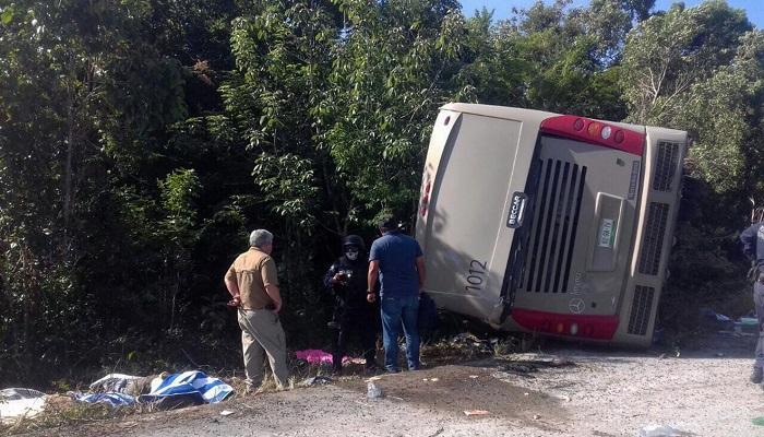 مصرع 12 سائحا بانقلاب حافلة في منطقة أثرية بالمكسيك