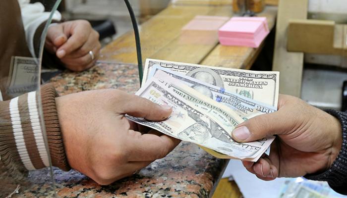 الدولار عند أعلى سعر في بنوك أجنبية مصرية