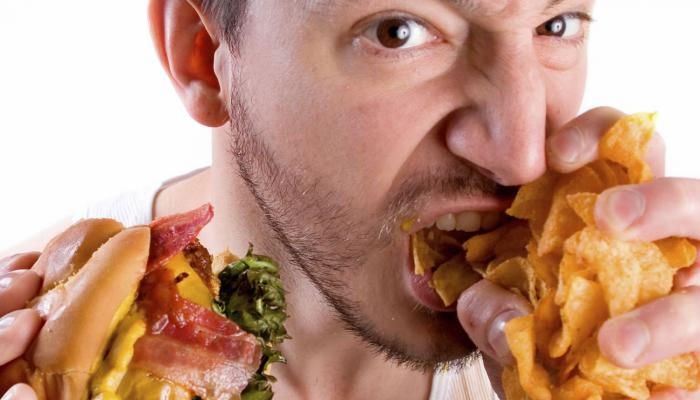 بالصور.. ماذا تفعل للتغلب على شراهة الأكل؟