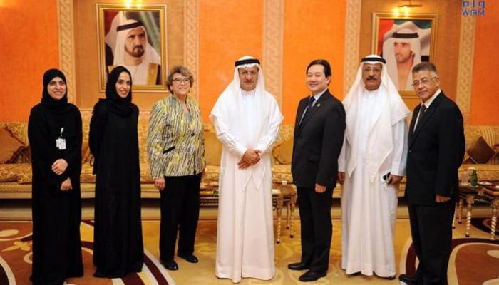 جانب من اللقاء بين اللجنتين