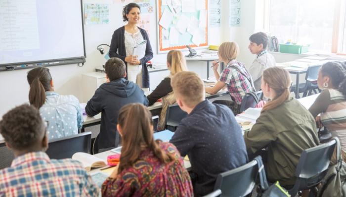 الكاميرات ترصد التلاميذ