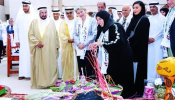 حاكم الشارقة خلال استقباله إيرينا بوكوفا