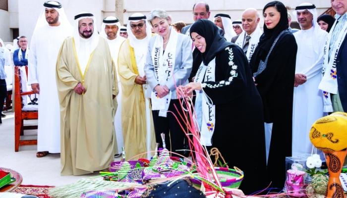 حاكم الشارقة خلال استقباله إيرينا بوكوفا