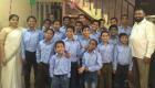 بالصور.. هندي يتبنى 22 طفلا مصابا بالإيدز 