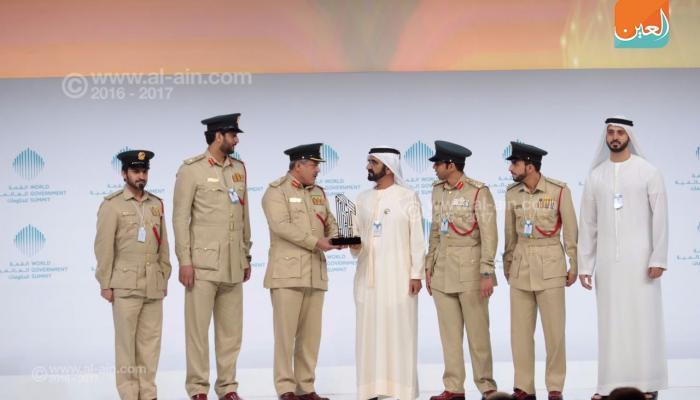 الشيخ محمد بن راشد يكرم شرطة دبي 