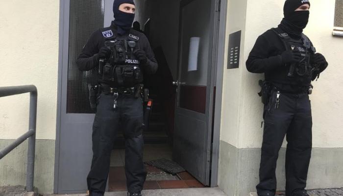الشرطة الألمانية خلال حملة مداهمات