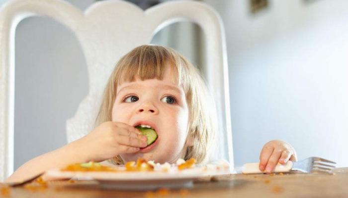لا تجعل تناول الخضراوات روتينيا للأطفال