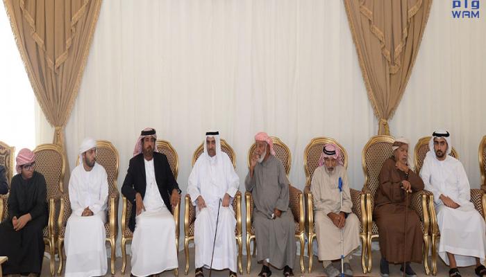 حاكم الفجيرة يقدم واجب العزاء في سفير الإنسانية جمعة الكعبي
