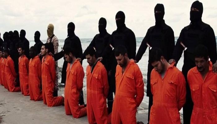 عناصر التنظيم الإرهابي يستعدون لذبح 20 قبطيا مصريا