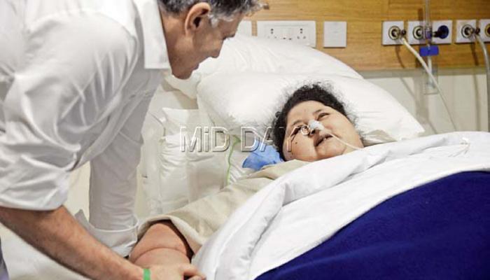 إيمان بدأت تحرك يدها بعد أن فقدت 40 كيلوجراما من وزنها