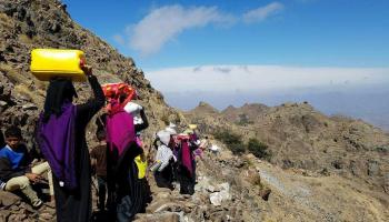 بالفيديو العين شاهدة على جرائم الحوثي تهجير أهالي قرية غرب تعز