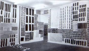 من معرض 