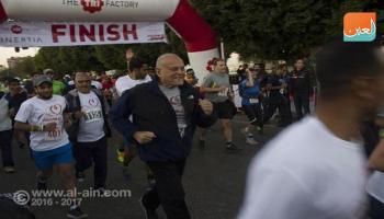 الدكتور مجدي يعقوب يتقدم الماراثون