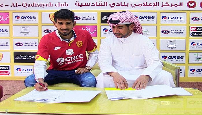 أحمد الفهمي يوقع العقد