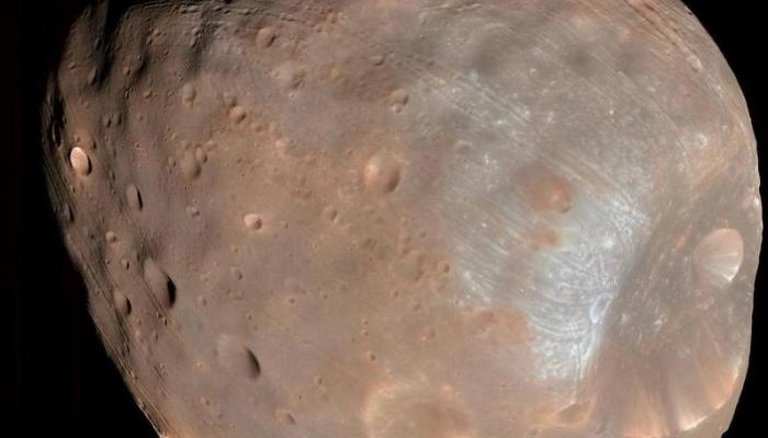 "ناسا" تزيد سرعة قمر صناعي لتفادي التصادم بأحد قمري المريخ 93-081426-nasa-mars-satellite_700x400