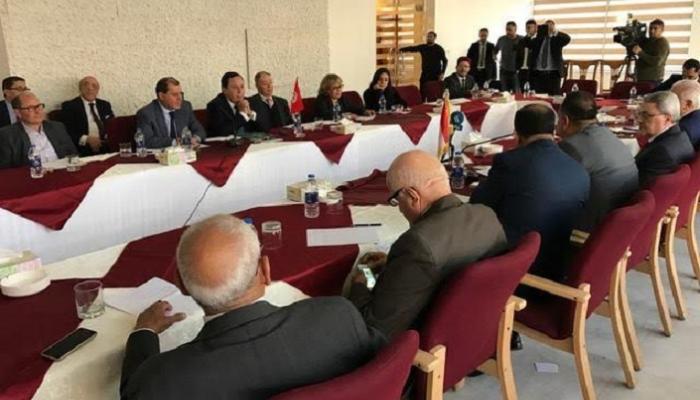 مع عدد من الوزراء