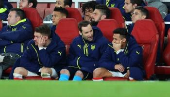 ضحكات سانشيز وبيتر تشيك