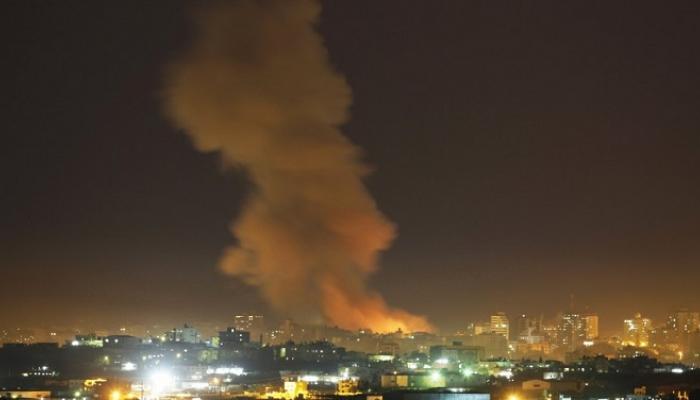 غارات جوية إسرائيلية على قطاع غزة 93-041605-israel-gaza-air-strikes_700x400
