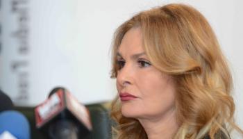 الفنانة يسرا