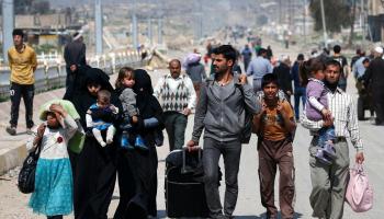 مواطنون يفرون من الموصل القديمة