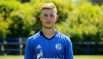 ماكس ماير بقميص شالكه