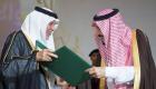 بالصور.. العاهل السعودي يتسلم جائزة الملك فيصل العالمية لخدمة الإسلام 