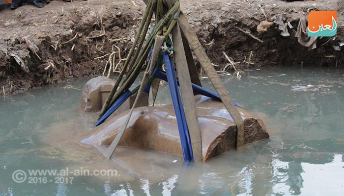 أثناء انتشال تمثال الملك بسماتيك