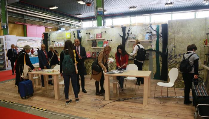 جانب من مشاركة "كلمات" في معرض بولونيا لكتاب الطفل7 201