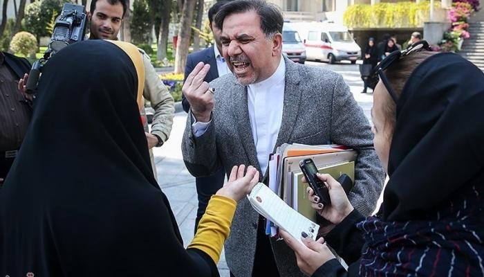 وزير الطرق الإيراني يصرخ في وجه صحفية