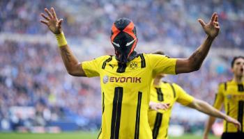 أوباميانج مرتديا القناع سبب الأزمة