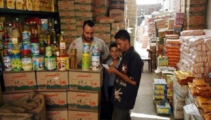 بقال تمويني في إحدى المناطق الشعبية المصرية