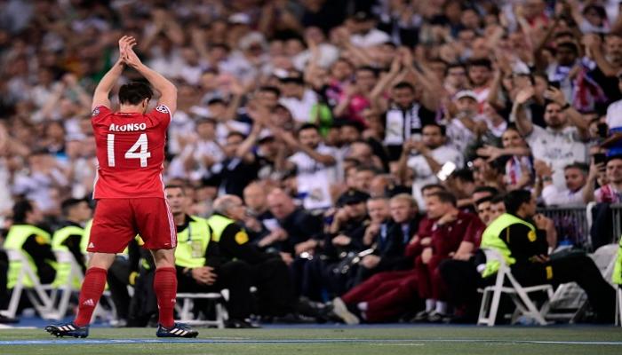 ألونسو يرد تحية جماهير الريال
