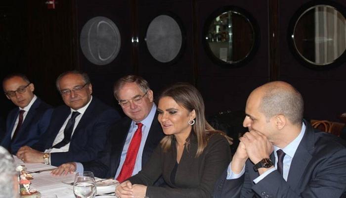 جانب من لقاء الوزيرة المصرية مع عدد من ممثلي البنوك الأمريكية