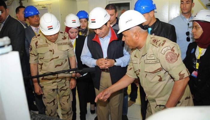السيسي يتفقد مشروع تنفيذ أنفاق قناة السويس