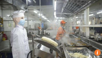 الروبوت صانع المعكرونة