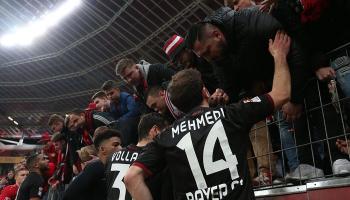 لاعبو ليفركوزن مع الجماهير