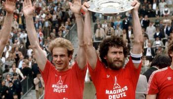 رومينيجه يحتفل بالبوندسليجا لاعباً