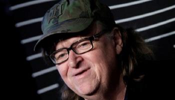 المخرج الأمريكي مايكل مور