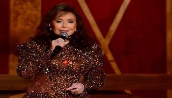 المغنية الأمريكية لوريتا لين