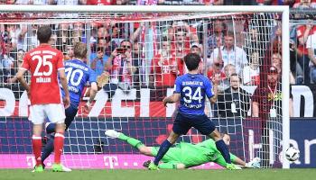 شتاركه يتصدى لركلة الجزاء