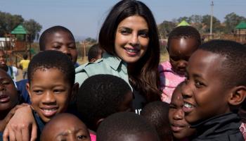 بريانكا شوبرا ممثلة بوليوود في زيارة لزيمبابوي