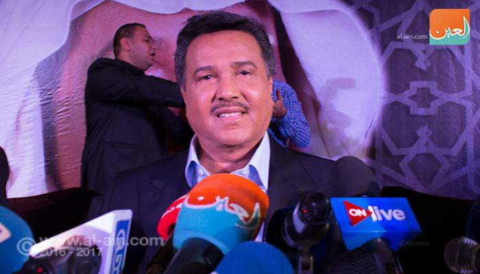 الفنان محمد عبده خلال المؤتمر الصحفي