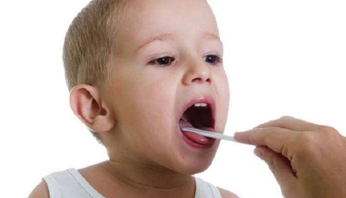 التهاب اللوزتين قد يسبب مضاعفات خطيرة على الأطفال