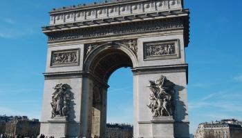 قوس النصر بباريس عمره نحو 200 عام
