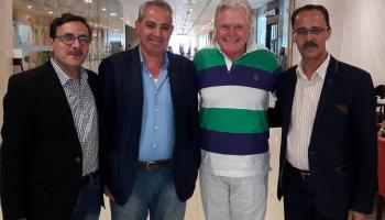 الفنان حسين فهمي مع وفد من إدارة المهرجان 