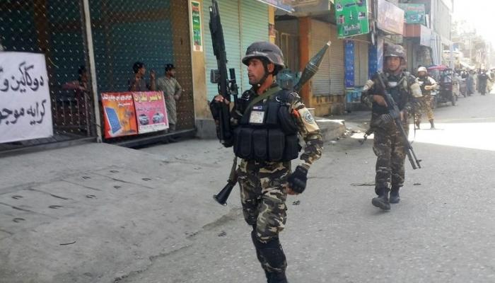 قوات أفغانية تقترب من موقع الهجوم- رويترز