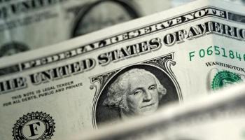 الدولار يتجه لتسجيل أسوأ أداء أسبوعي في 10 أشهر