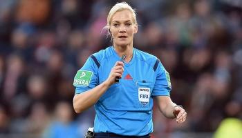 ضابطة شرطة تدخل تاريخ الدوري الألماني