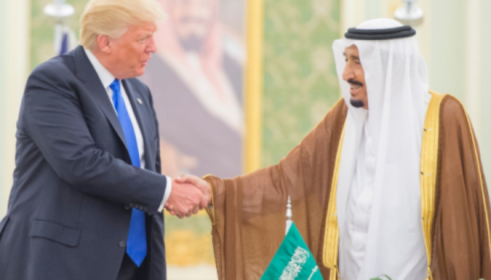 الملك سلمان بن عبد العزيز آل سعود برفقة الرئيس الأمريكي ترامب 